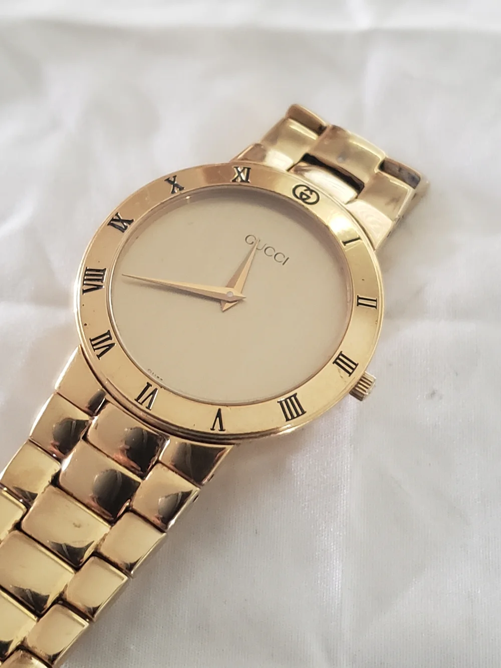 Vintage 90s Gucci 3300.2.M Gold Plated Watch - Midsize 33mm